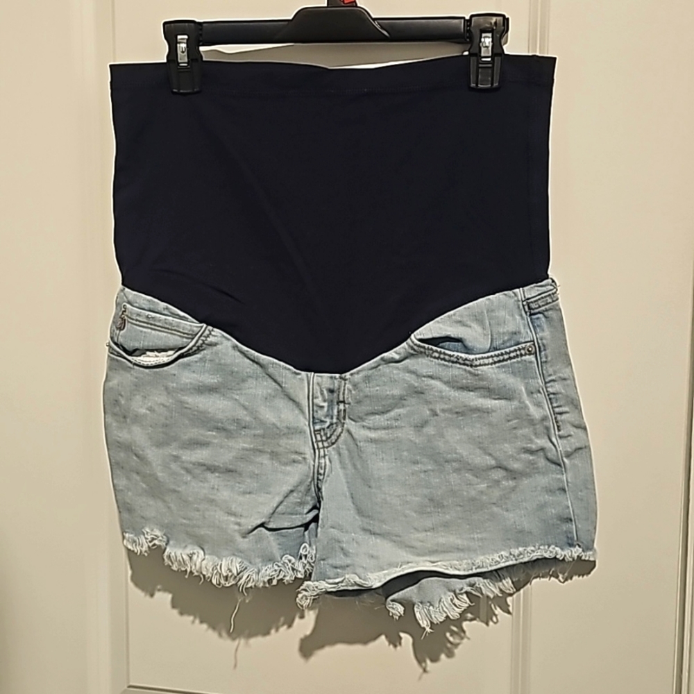 Pinkblush Maternity Lightwash Denim Fringe Hem Light Destruction Shorts Size 30